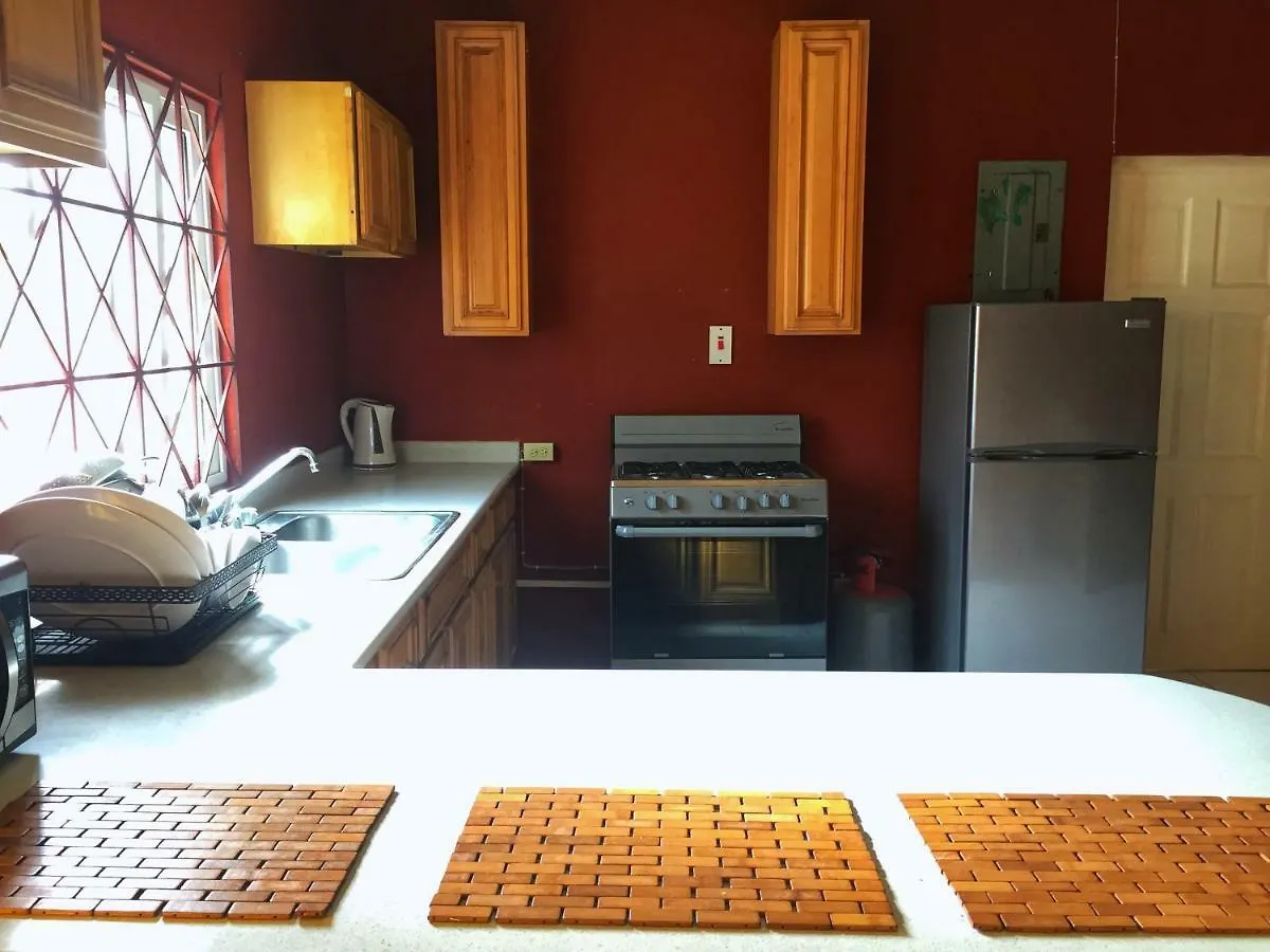 مونتيغو باي Yaad Hostel